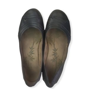 Size  8 easy spirit leather Wedges